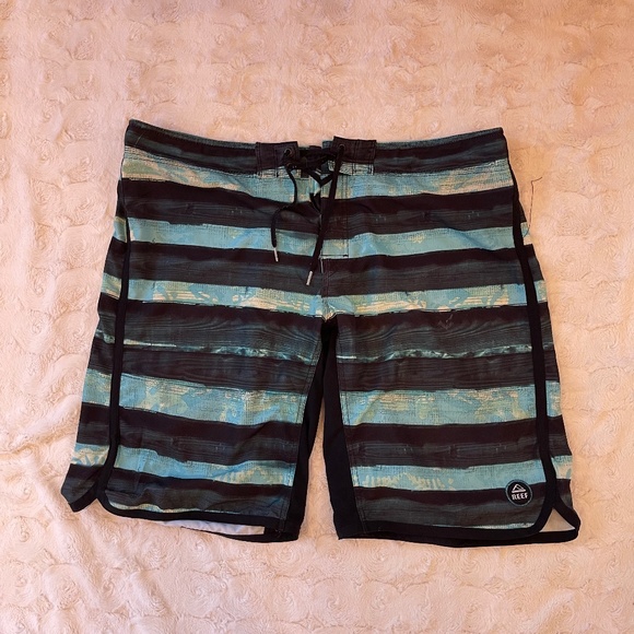 Reef Surf Board Shorts Sized 36 Gently Worn - Picture 1 of 5